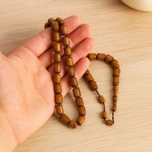 Tasbih de madera hecho a mano con hilo resistente y cuentas redondeadas suaves para uso diario prolongado en la práctica del dhikr. - Product Image 1