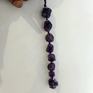 กระดิ่งลมคริสตัลอเมทิสต์คุณภาพพรีเมียมทำมือ พร้อมหินปาล์มขัดเงาและพู่ห้อย ขนาด 15-20 ซม. ของตกแต่งบ้าน ฮวงจุ้ย - Product Image 4