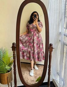 Vestido largo con gradas Earthy Elegance con estampado cultural y mangas abullonadas para el estilo de verano y fin de semana - Product Image 1