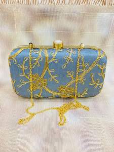 Pochette de boîte brodée artisanale indienne parfaite pour les faveurs de mariage, les cadeaux de retour et les célébrations chéries! - Product Image 4