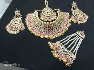 Ensemble de collier et de boucles d'oreilles de mariée en cristal de rhinestones plaqué cuivre et platine tendance et luxueux, style indien traditionnel pour les fêtes de mariage - Product Image 2