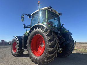 Precio barato Alta eficiencia Fácil operación 724 VARIO Fendt Tractores 4wd 4X4 120hp 140HP Máquina y equipo agrícola al por mayor - Product Image 5