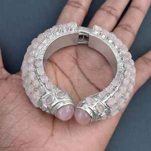 Brazalete de Plata con Piedra Preciosa de Cuarzo Rosa Natural |   Joyería Artesanal Ajustable - Product Image 1