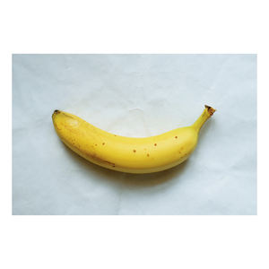 Plátano fresco, dulce, maduro, fruta amarilla para exportación, suministro al por mayor para supermercados, distribuidores y mercados globales - Product Image 5