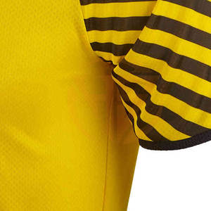 Camiseta de Fútbol con Diseño Único Personalizado, Material Transpirable de Alta Calidad, Hecha en Pakistán - Product Image 4