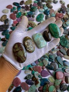 พลอยธรรมชาติแบบผสมอัญมณีขัดแบบสุ่ม10ชิ้นสำหรับทำเครื่องประดับของขวัญที่สมบูรณ์แบบสำหรับเธอ - Product Image 2