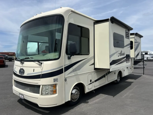 Camping-car de luxe d'occasion Jayco AlanteS 26Y 2016 Crème avec rayures noires, véhicule étendu à extension coulissante - Product Image 1