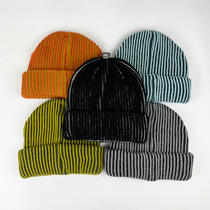 Gorro de Punto Texturizado a Rayas para Viaje, Unisex, Cálido para Invierno - Product Image 1
