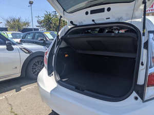 Voiture d'occasion de qualité et abordable, Toyota Prius c 2016, conduite à gauche - Product Image 5