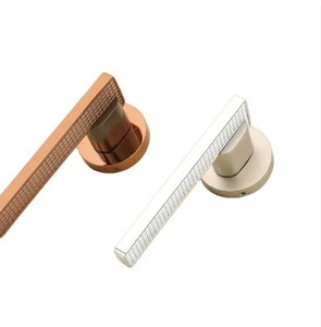 มือจับสลักสแตนเลสคุณภาพมาตรฐานมือจับประตูสําหรับผู้ผลิตอุปกรณ์ประตูในราคาที่แข่งขันในอินเดีย - Product Image 3