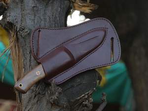 มีดล่าสัตว์ทำด้วยมือด้ามไม้วอลนัทพร้อมปลอกหนังมีดสำหรับตั้งแคมป์สไตล์คาวบอย - Product Image 4