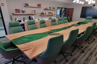 Tables à Manger en Bois Massif à Bords Vivants de Luxe avec Résine Époxy, Créations Sur Mesure pour la Maison