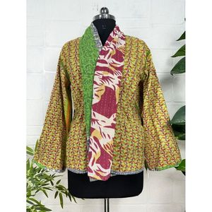Chaqueta Kantha Vintage Cosida a Mano, Diseño Único, Estilo Boho Chic, Reversible, Corta, con Decoración de Parches para Primavera - Product Image 4