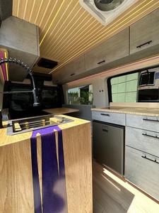 Furgoneta Ford Sprinter 2024 con Tracción en las Cuatro Ruedas, Diésel, Interior de Cuero Claro, Caja de Cambios Automática, Cámara, Diseño Social Kiedis, R16, Volante a la Derecha, en Venta - Product Image 4