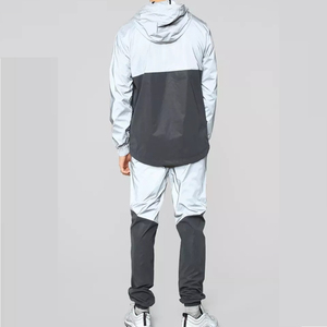 OEM personalizado conjuntos de los hombres de peso ligero de la calle de nylon chándal cortavientos conjunto de pantalones cortos para hombres - Product Image 3