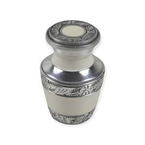 Urna Conmemorativa Clásica de Plata y Marfil con Acabado Liso y Bandas Grabadas Detalladas para las Cenizas de Seres Queridos - Product Image 1