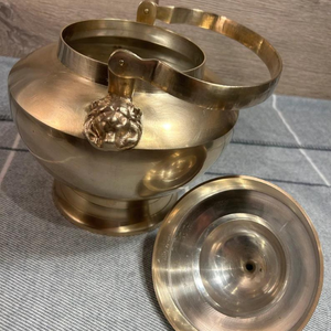 กาต้มน้ำหัวสิงโตทองเหลืองแข็งทรงกลมขนาดใหญ่สไตล์วินเทจสำหรับสะสมห้องครัวอังกฤษแบบดั้งเดิม - Product Image 3