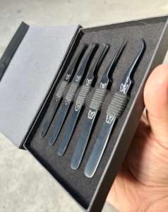 Pinzas de extensión de pestañas con diseño de mariposa de acero inoxidable de la mejor calidad, punta de fibra, juego de 5 uds. Recubierto de plasma negro embalado en caja - Product Image 4