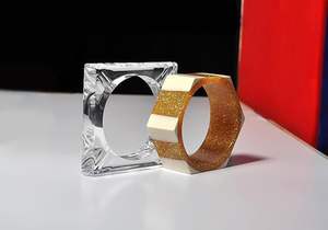 Pile de bracelets en résine légère Bracelets élégants faits à la main pour la mode estivale Bracelets en résine abordables de couleurs assorties - Product Image 6