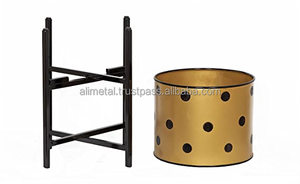 Pot de fleur rond en métal noir du milieu du siècle pour ferme, balcon, jardin, décoration intérieure et extérieure, entièrement personnalisable - Product Image 3