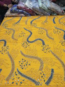 Tissu de dentelle brodée de sequins dorés français de qualité supérieure, style africain luxueux, organza guipure perlé, tissu pour robe de mariée - Product Image 5