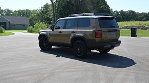 Toyota Land Cruiser First Edition 2024, boîte automatique, titre propre, sans accident, faible kilométrage, prêt pour l'expédition - Product Image 4