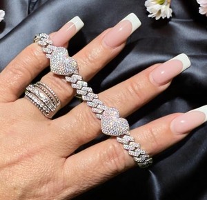 Bracelet de mariage unisexe en argent sterling 925 de luxe en forme de cœur, serti de diamants moissanite VVS taille ronde, style Cuban Link - Product Image 1