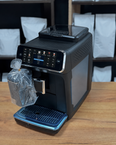 เครื่องชงกาแฟเอสเพรสโซ่อัตโนมัติแบบสัมผัสเดียว พร้อมเครื่องบดในตัวและระบบนมสด สำหรับสถานที่ทำงานและร้านอาหาร - Product Image 3
