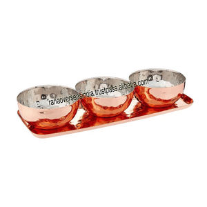 Plato de bandeja para servir con diseño martillado de cobre puro con tres tazones para servir frutas secas - Product Image 1