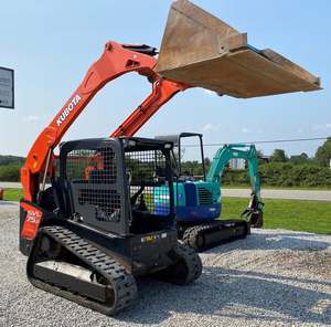 Cargadora de orugas Kubota SSV75 diésel de 75KW, usada y nueva, en excelente estado, color naranja, equipo de construcción de servicio pesado - Product Image 1