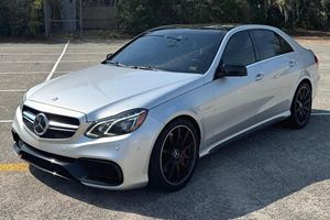 Mercedes-Benz E63 S AMG Sedán 2014 Usado, Verificado por Dyno, 582hp, V8 Biturbo, Tracción Total, Color Plata Iridium Metálico - Product Image 2