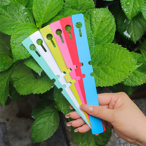 100 Etichette in Plastica per Piante e Alberi, 6 Colori, Etichette <span class=keywords><strong>da</strong></span> Appendere Regolabili per Esterni, <span class=keywords><strong>Giardino</strong></span> e Vivaio, Impermeabili e Riutilizzabili - Product Image 3