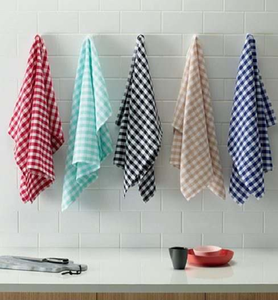 Juego de toallas de algodón con estampado de hojas verdes y rayas disponible a precios de mayoreo. - Product Image 3