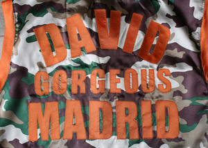 Ensemble de bagues en satin sur mesure Short et gilet de boxe en satin en gros Sweats à capuche sans manches de meilleure qualité pour ring de boxe - Product Image 5