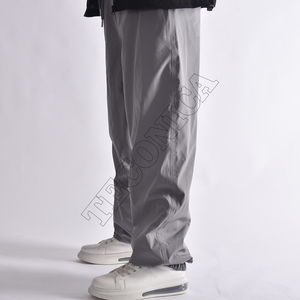 Fabricant personnalisé de pantalons de ski de snowboard grande taille pour femmes pantalons cargo baggy imperméables pantalons surdimensionnés coupe-vent - Product Image 3