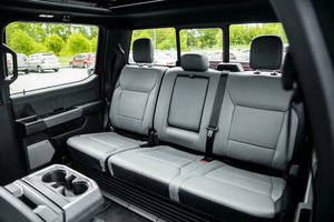 Ford F-150 2022, Extensible, Automático, Portaequipajes Metálico, Asientos de Cuero, Batería de Litio, Características Premium, Volante a la Izquierda, Color Oscuro - Product Image 3