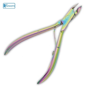 Alicates Profesionales para Cutículas de Silicona con Seis Puntas y Unión en Línea para el Cuidado de las Uñas - Product Image 1