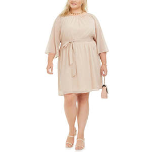 Abito da donna City Studios taglie forti color oro, modello trendy a silhouette ampia con vita naturale e cintura in chiffon metallizzato, taglia 2X - Product Image 1