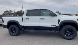 Camioneta TRX Diésel de Alto Rendimiento Usada 2024, Cabina Doble, Motor Turbo de 4.1-6L, Transmisión Automática, Asientos de Cuero, Panorámica - Product Image 4