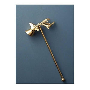 Extincteur de bougie en métal de style antique, conçu pour protéger les flammes des bougies et enrichir l'ambiance traditionnelle avec une élégance classique - Product Image 6