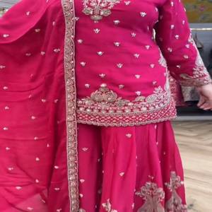 Conjunto de 3 Piezas VASTRA COTTAGE, Diseño Chinon Plazo con Bordado de Lentejuelas, Top, Pantalón Plazo y Dupatta, Ropa Étnica Elegante para Mujer - Product Image 5