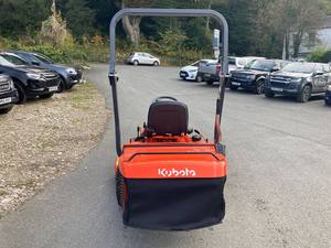 รถตัดหญ้าแบบนั่งขับ KUBOTA GR2120 ปี 2025 พร้อมถุงเก็บหญ้า - Product Image 6