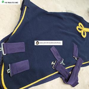 El más nuevo equipo para caballos, venta al por mayor, alfombras de lana para caballos con correas para el vientre, relleno de algodón de bajo costo en la India - Product Image 3