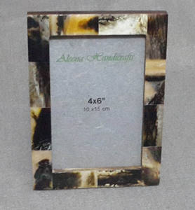 Marco de Fotos Decorativo Hecho a Mano en India, con Incrustaciones Naturales de Hueso y Plástico, para Recuerdos - Product Image 1