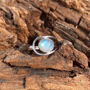 Bague artisanale en pierre de lune naturelle, argent sterling 925, bijou unique et tendance, cadeau pour femmes et hommes - Product Image 5