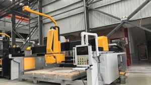 Scie à pont CNC avec système DDX italien et logiciel de nesting automatique à vision caméra pour dalles de granit et de marbre - Product Image 1