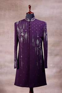 2025 @ Pantalones y Sherwani morados elegantes personalizados para hombres adornados con cuentas de cristal, trabajo Dabka para boda/fiesta - Product Image 2