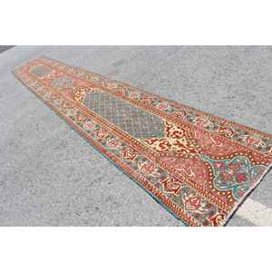 Alfombra Turca, Alfombra de Pasillo de 3.3x20 pies, Alfombra Vintage, Alfombra de Lana con Puntos Rojos y Azules - Product Image 3