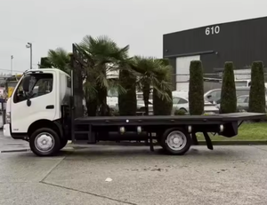 Listo para Trabajar, Isuzu NPR 2015 Usado, Plataforma Plana de 12 Pies, 3 Asientos, Diésel, Volante a la Izquierda/Derecha, Bajo Kilometraje - Product Image 4