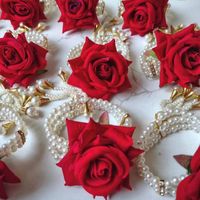 Gelang Desain Tradisional Vintage dengan Pola Motif Bunga Besar dan Hiasan Mutiara yang Indah, Cocok untuk Hadiah Haldi Mehndi